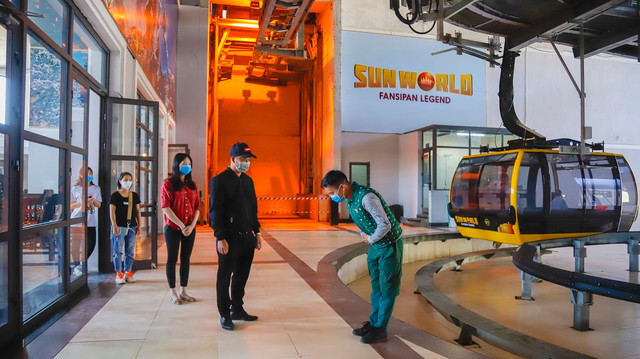 Hành trình “chạm đến trái tim du khách” cần bắt đầu bằng “nụ cười” - Hình 3 Hanh trinh “cham den trai tim du khach” can bat dau bang “nu cuoi”-Hinh-3