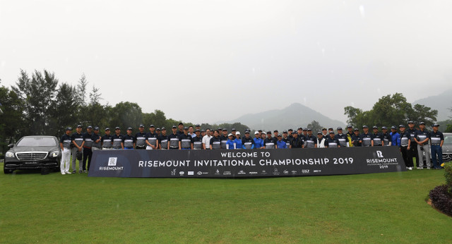Đấu giá từ thiện tranh dát vàng tại giải Risemount Invitational Championship Dau gia tu thien tranh dat vang tai giai Risemount Invitational Championship