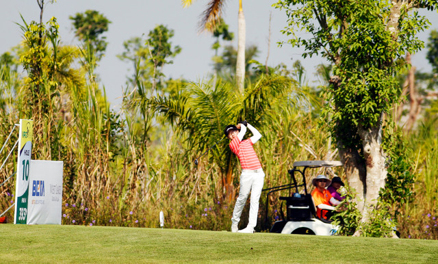 Varuth Nguyen lan dau dang quang giai chuyen nghiep VPGTour
