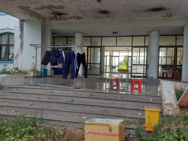 Trà Vinh: Xót xa ngôi trường đầu tư hàng chục tỷ đồng từ tiền ngân sách lại bỏ hoang? - Hình 4 Tra Vinh: Xot xa ngoi truong dau tu hang chuc ty dong tu tien ngan sach lai bo hoang?-Hinh-4