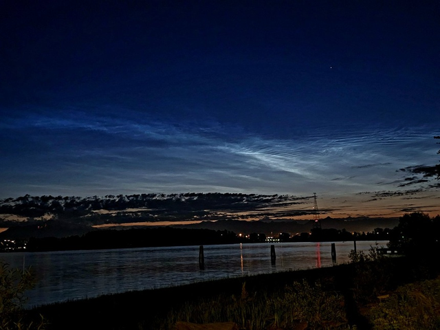 Bất ngờ mây dạ quang xuất hiện trên núi Bà Đen - Hình 7 Bat ngo may da quang xuat hien tren nui Ba Den-Hinh-7