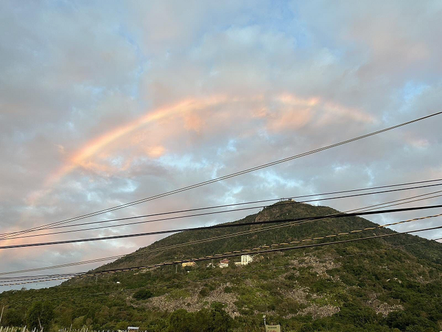 Bất ngờ mây dạ quang xuất hiện trên núi Bà Đen - Hình 9 Bat ngo may da quang xuat hien tren nui Ba Den-Hinh-9
