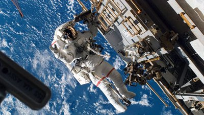 Nguyên nhân phi hành gia bị lão hóa hàng chục tuổi khi về Trái Đất? - Hình 9 Nguyen nhan phi hanh gia bi lao hoa hang chuc tuoi khi ve Trai Dat?-Hinh-9