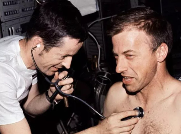 Nguyên nhân phi hành gia bị lão hóa hàng chục tuổi khi về Trái Đất? - Hình 12 Nguyen nhan phi hanh gia bi lao hoa hang chuc tuoi khi ve Trai Dat?-Hinh-12