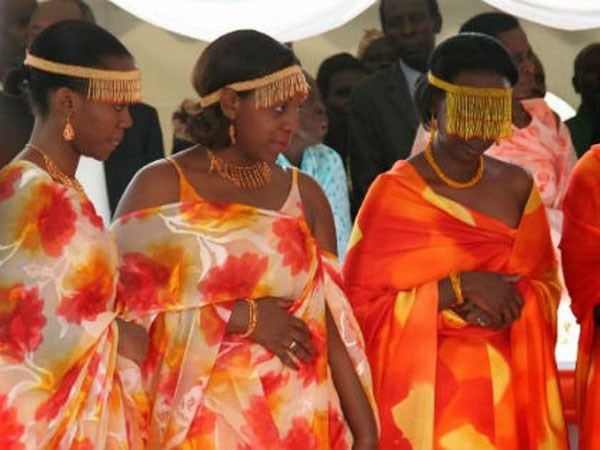 Những phong tục cưới xin kỳ lạ và quái dị nhất thế giới - Hình 11 Nhung phong tuc cuoi xin ky la va quai di nhat the gioi-Hinh-11