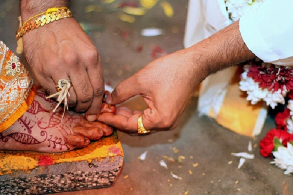 Những phong tục cưới xin kỳ lạ và quái dị nhất thế giới - Hình 7 Nhung phong tuc cuoi xin ky la va quai di nhat the gioi-Hinh-7