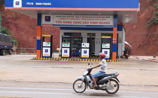 Người dân địa phương nào dính xăng giả của đại gia Trịnh Sướng? Nguoi dan dia phuong nao dinh xang gia cua dai gia Trinh Suong?