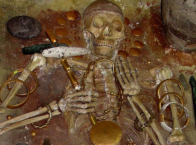 Nửa tỷ USD dưới đáy biển và những kho báu của thế giới cổ đại - Hình 10 Nua ty USD duoi day bien va nhung kho bau cua the gioi co dai-Hinh-10