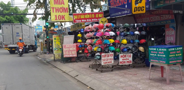 Quan 7, TP HCM: Via he khong danh cho nguoi di bo?-Hinh-11