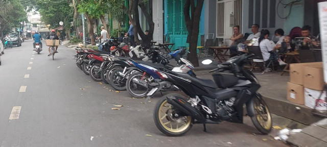 Quan 7, TP HCM: Via he khong danh cho nguoi di bo?-Hinh-13