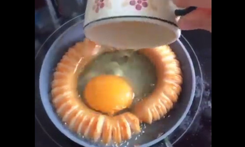 Đổi vị cuối tuần với món trứng rán xúc xích ngon lạ Doi vi cuoi tuan voi mon trung ran xuc xich ngon la