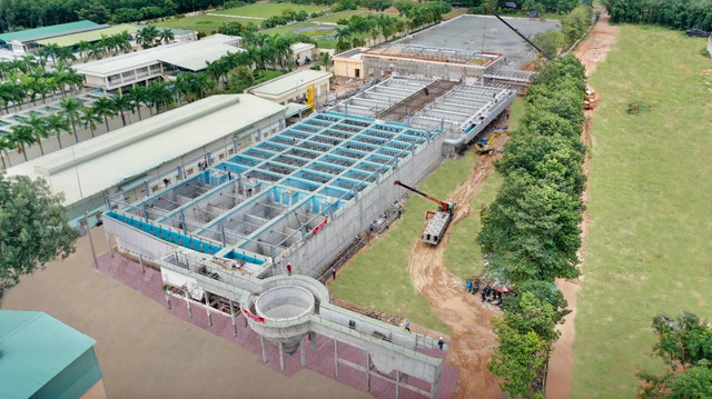 Trai chieu loi nhuan sau thue 9 thang cua BWE va TDM