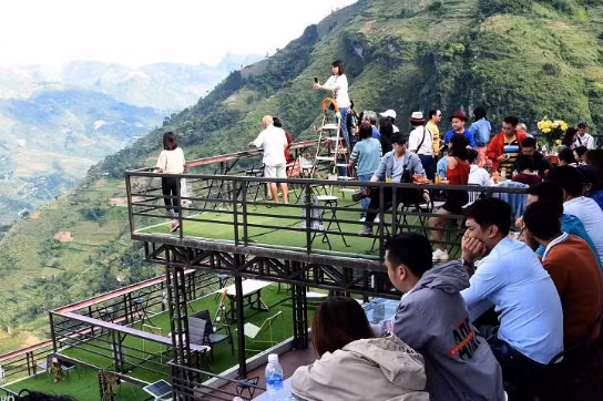 Ma Pi Leng Paronama hoat dong tro lai sau 15/11, ba Anh van “phat“?-Hinh-2