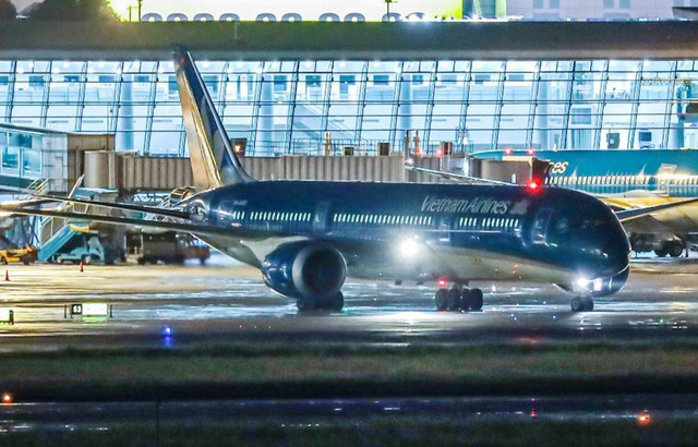 Vietnam Airlines báo lỗ ròng 2021 gần 13.000 tỷ, vốn chủ sở hữu sắp bị 'ngốn' hết Vietnam Airlines bao lo rong 2021 gan 13.000 ty, von chu so huu sap bi 'ngon' het