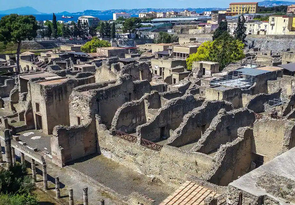 Bộ hài cốt nhuộm đỏ do thảm hoạ kinh hoàng nào? - Hình 5 Bo hai cot nhuom do do tham hoa kinh hoang nao?-Hinh-5