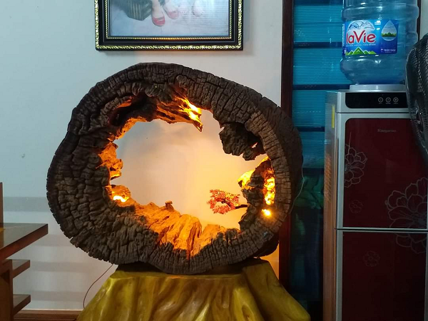 Người đàn ông bất ngờ được báu vật 3,5 tỷ khi bạn cho khúc gỗ - Hình 11 Nguoi dan ong bat ngo duoc bau vat 3,5 ty khi ban cho khuc go-Hinh-11