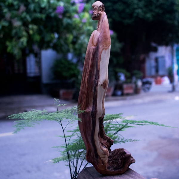 Người đàn ông bất ngờ được báu vật 3,5 tỷ khi bạn cho khúc gỗ - Hình 10 Nguoi dan ong bat ngo duoc bau vat 3,5 ty khi ban cho khuc go-Hinh-10