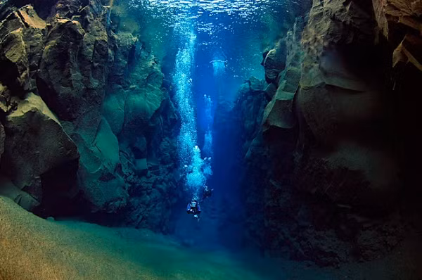 Kham pha noi duy nhat tren the gioi cung luc cham tay 2 luc dia-Hinh-9