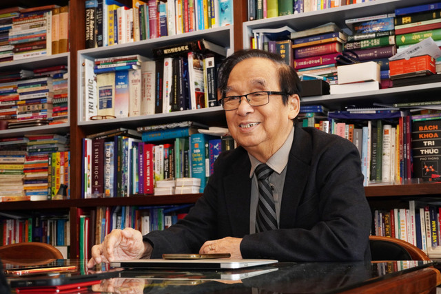 GS NGUYỄN LÂN DŨNG: Làm vì để... “biết tuốt”, không tụt hậu ở thời đại 4.0? GS NGUYEN LAN DUNG: Lam vi de... “biet tuot”, khong tut hau o thoi dai 4.0?
