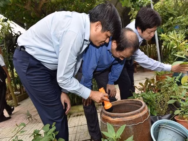 Con duong tien than cua quyen Bo truong Y te Nguyen Thanh Long-Hinh-2