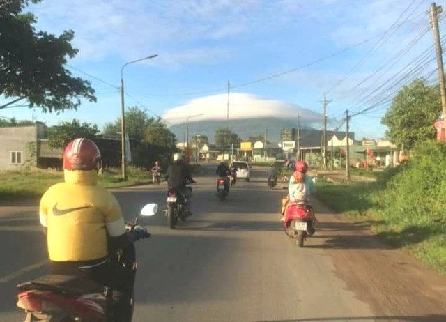 Mây đĩa bay tiếp tục xuất hiện ở núi Chứa Chan - Đồng Nai - Hình 7 May dia bay tiep tuc xuat hien o nui Chua Chan - Dong Nai-Hinh-7