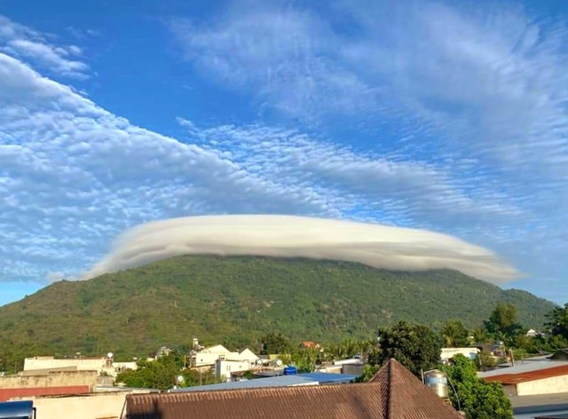 Mây đĩa bay tiếp tục xuất hiện ở núi Chứa Chan - Đồng Nai - Hình 3 May dia bay tiep tuc xuat hien o nui Chua Chan - Dong Nai-Hinh-3