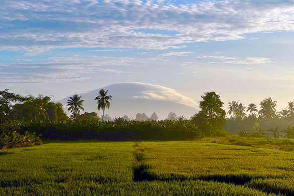 Mây đĩa bay tiếp tục xuất hiện ở núi Chứa Chan - Đồng Nai - Hình 11 May dia bay tiep tuc xuat hien o nui Chua Chan - Dong Nai-Hinh-11