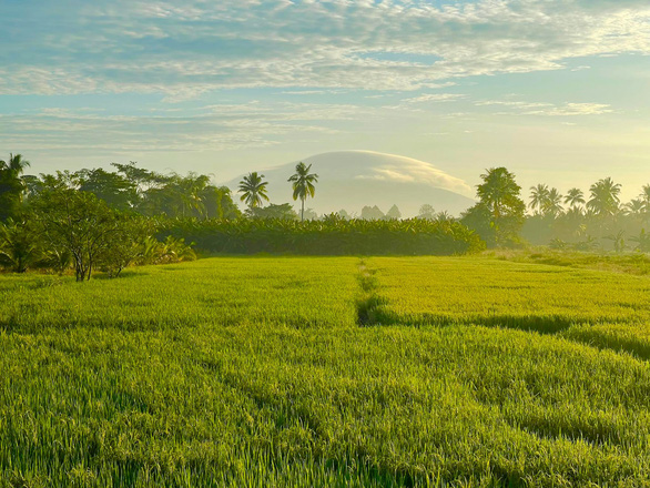 Mây đĩa bay tiếp tục xuất hiện ở núi Chứa Chan - Đồng Nai - Hình 2 May dia bay tiep tuc xuat hien o nui Chua Chan - Dong Nai-Hinh-2