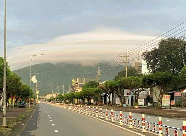 Mây đĩa bay tiếp tục xuất hiện ở núi Chứa Chan - Đồng Nai - Hình 5 May dia bay tiep tuc xuat hien o nui Chua Chan - Dong Nai-Hinh-5