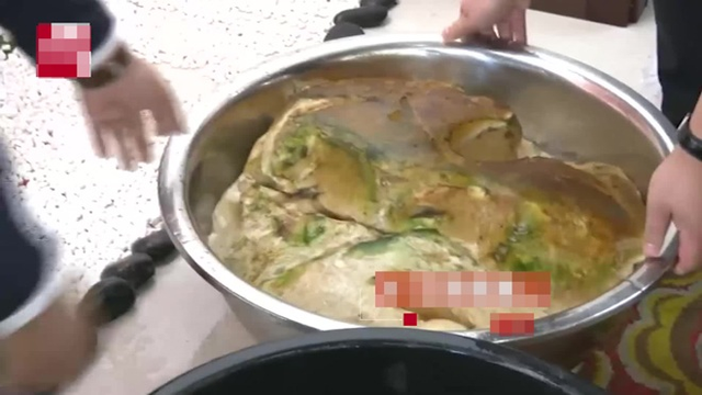 Vật thể lạ như miếng thịt 25 kg, để nửa năm không hỏng Vat the la nhu mieng thit 25 kg, de nua nam khong hong