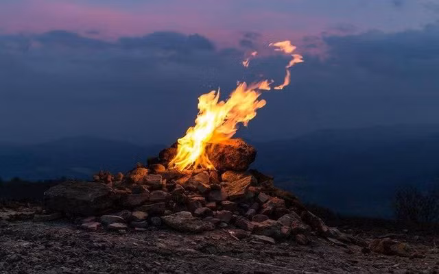 Thu vi nui lua chi giong bep lo nau an