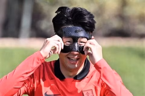 Biet gi ve chiec mat na ty USD cua Son Heung-min?-Hinh-12