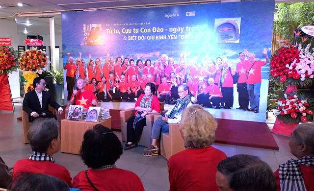Nghệ sĩ nhiếp ảnh Nguyễn Á triển lãm và ra mắt hai sách ảnh Nghe si nhiep anh Nguyen A trien lam va ra mat hai sach anh