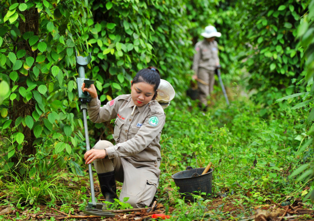 Nghệ sĩ nhiếp ảnh Nguyễn Á triển lãm và ra mắt hai sách ảnh - Hình 8 Nghe si nhiep anh Nguyen A trien lam va ra mat hai sach anh-Hinh-8