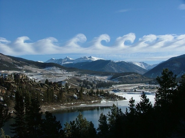 Những điềm báo đáng sợ ẩn trong các đám mây độc lạ - Hình 4 Nhung diem bao dang so an trong cac dam may doc la-Hinh-4