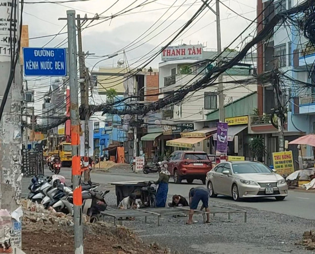 Hinh anh nham nho tren cong truong mo rong duong Tan Ky Tan Quy-Hinh-3