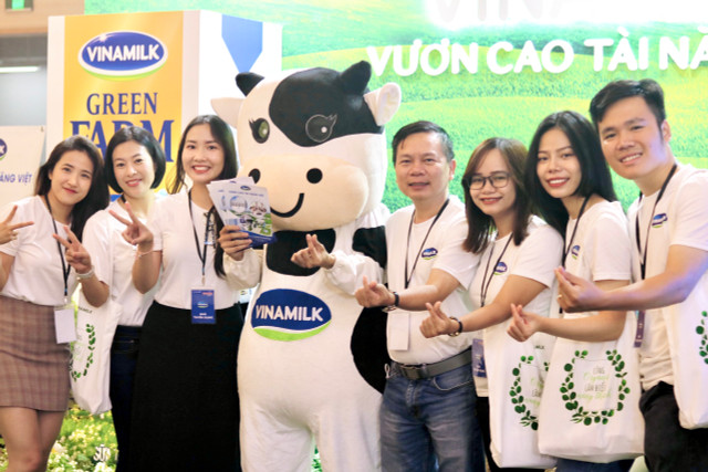 Vinamilk dẫn đầu Top 100 Nhà tuyển dụng được yêu thích nhất năm 2022 của CareerBuilder Vinamilk dan dau Top 100 Nha tuyen dung duoc yeu thich nhat nam 2022 cua CareerBuilder