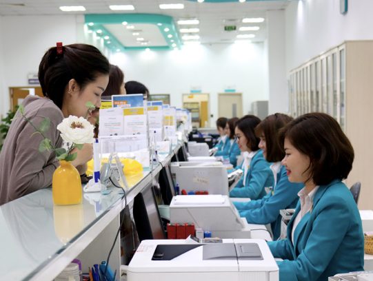 ABBank: Tín dụng tăng 6,4%, nợ xấu 1,6% trong 6 tháng ABBank: Tin dung tang 6,4%, no xau 1,6% trong 6 thang