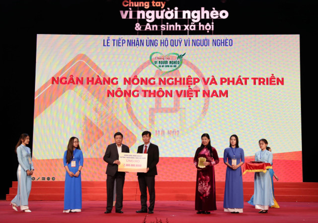 Agribank ung ho 2 ty dong Quy “Vi nguoi ngheo” va an sinh xa hoi Ha Noi