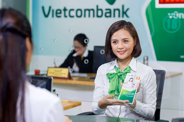 Vietcombank chot quyen tra co tuc tien mat va co phieu ty le 39,6%