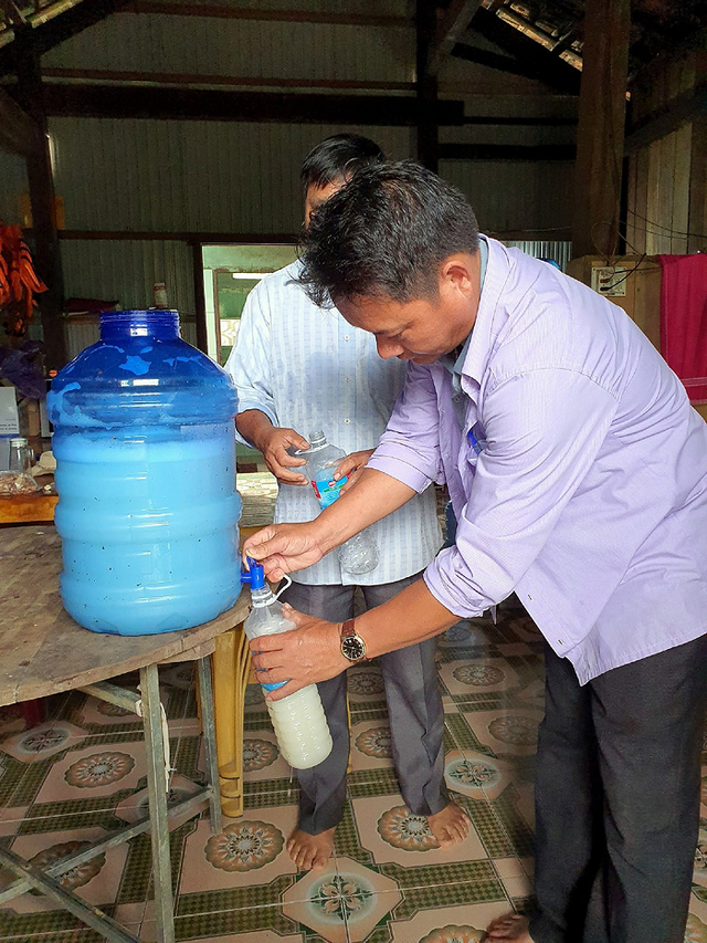 Ruou doac cuc thu vi khi uong nuoc truc tiep tu than cay-Hinh-9