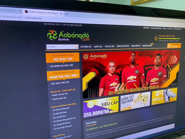 Thu giữ 1.547 sản phẩm có dấu hiệu giả hiệu Adidas và Manchester United - Hình 3 Thu giu 1.547 san pham co dau hieu gia hieu Adidas va Manchester United-Hinh-3
