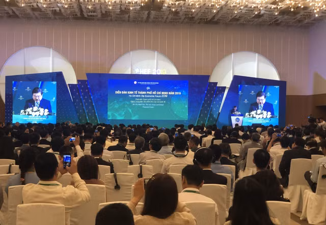 Bo truong Nguyen Chi Dung de xuat TP HCM hinh thanh trung tam tai chinh rong 10.000ha