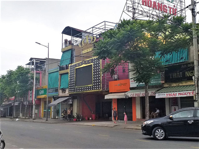 Cách ly xã hội vì COVID-19: Quán karaoke, bar vẫn 'ngoài đóng cửa, trong rượu bia ma tuý' Cach ly xa hoi vi COVID-19: Quan karaoke, bar van 'ngoai dong cua, trong ruou bia ma tuy'