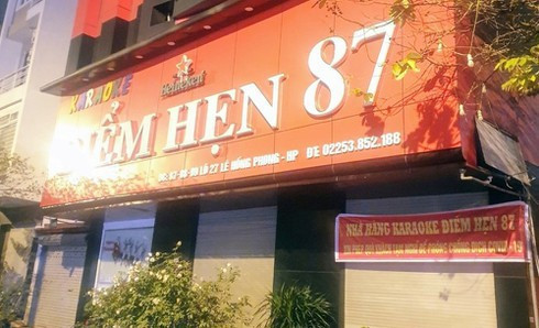 Cách ly xã hội vì COVID-19: Quán karaoke, bar vẫn 'ngoài đóng cửa, trong rượu bia ma tuý' - Hình 21 Cach ly xa hoi vi COVID-19: Quan karaoke, bar van 'ngoai dong cua, trong ruou bia ma tuy'-Hinh-21