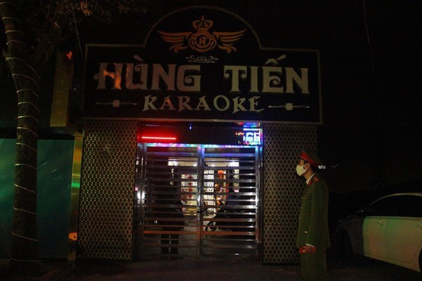 Cách ly xã hội vì COVID-19: Quán karaoke, bar vẫn 'ngoài đóng cửa, trong rượu bia ma tuý' - Hình 18 Cach ly xa hoi vi COVID-19: Quan karaoke, bar van 'ngoai dong cua, trong ruou bia ma tuy'-Hinh-18