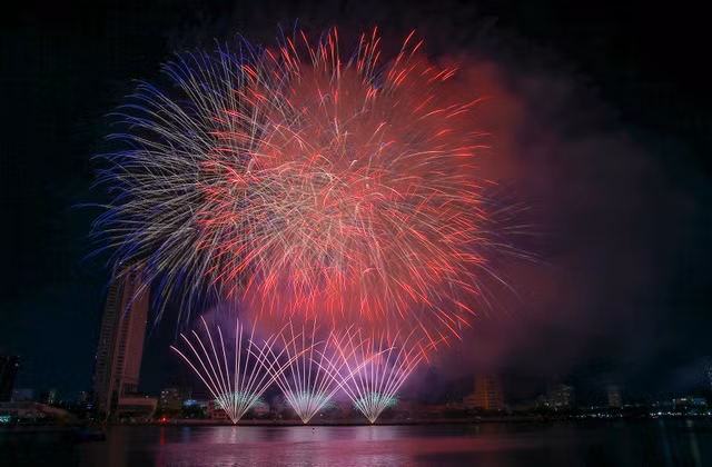 An tuong khai mac Le hoi Phao hoa Quoc te Da Nang 2023-Hinh-5