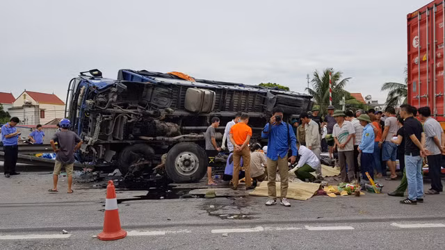 Nhung vu tai nan xe tai tham khoc tu dau nam 2019, nhieu nguoi chet tham-Hinh-15