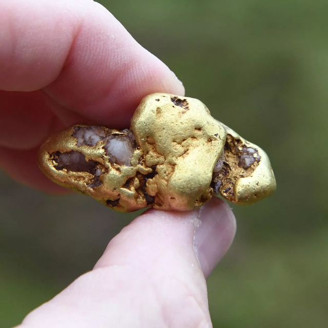 Đi tắm sông bất ngờ nhặt được cục vàng bán hơn 1,5 tỷ đồng - Hình 4 Di tam song bat ngo nhat duoc cuc vang ban hon 1,5 ty dong-Hinh-4