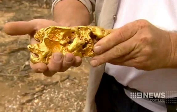 Đi tắm sông bất ngờ nhặt được cục vàng bán hơn 1,5 tỷ đồng - Hình 8 Di tam song bat ngo nhat duoc cuc vang ban hon 1,5 ty dong-Hinh-8